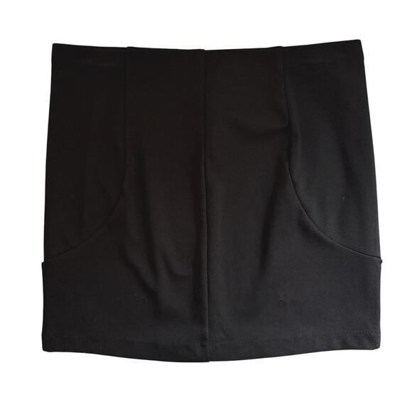 NWT Victoria's Secret Supermodel Essentials Y2K Inspired Black Mini Skirt Size M - Picture 2 of 6